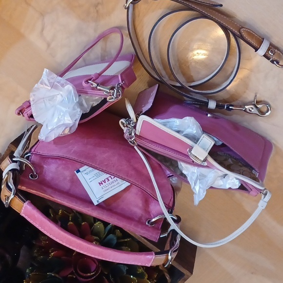 VINTAGE 2000's TWO COACH LEATHER WRISTLETS & 2007 COACH BAG - Picture 17 of 17